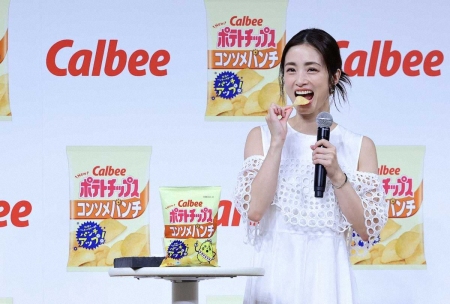 上戸彩　30代最後の1年、やってみたいことは「腸活」　カルビー「コンソメパンチ」新CM発表会