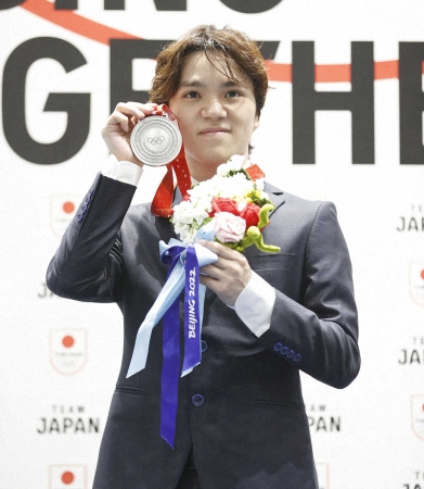 宇野昌磨さん　母に感謝の銀メダル授与式「お母さんのおかげです。ありがとうございます」