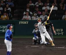 阪神・森下が5回に勝ち越し14号ソロ！攻略期した難敵・東から左翼席へ豪快な一撃