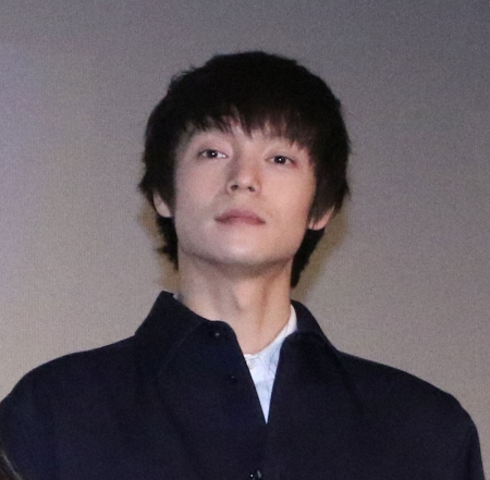 窪田正孝　「多彩で尊敬な存在」5歳年下俳優明かす　Wピース姿に「素敵」「若さが変わらない」の声