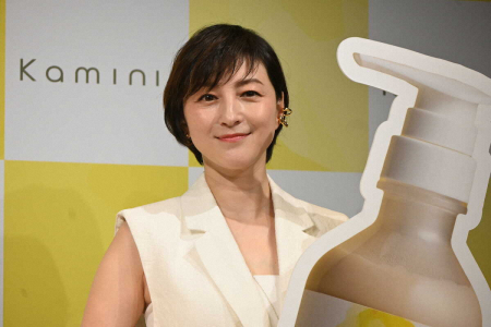 広末涼子　透明感の秘訣は「日常的に使う物は低刺激に」　爽やかなホワイトファッションで登場