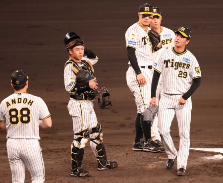 阪神　高橋は5回2/3、4安打3失点　4勝目の権利持って交代　2番手の石井が火消しに成功