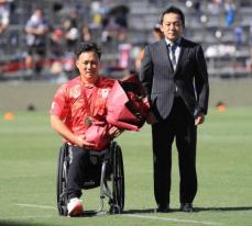 【日本代表】パラ金メダル車いすラグビーの池透暢主将が観戦　試合前日にスピーチ、立川と主将談義も