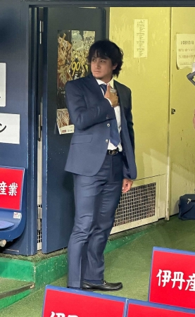 T―岡田、安達、比嘉に続き…オリックス・小田が今季限りで現役引退　スーツ姿であいさつ