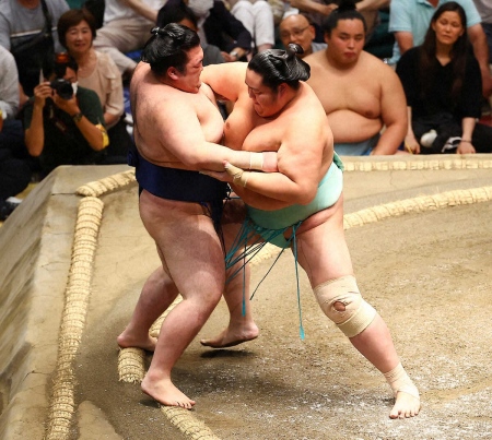 大の里10連勝　大関・琴桜は連敗逃れ7勝目、勝ち越し王手　豊昇龍は琴勝峰を押し倒し4連勝