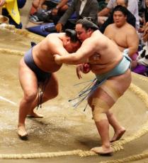 豊昇龍が琴勝峰に7年ぶり勝利　かつてのライバルと新入幕以来の対戦「ワクワクしてました」