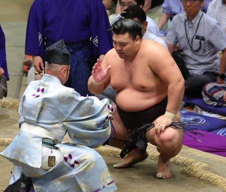 霧島　2敗守った「優勝争いは久しぶり。次の一番に集中する」