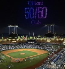 ドジャース　3連勝で優勝M5にした試合後に大谷翔平の「50―50」達成祝うドローンショー開催