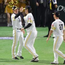 ソフトバンク・小久保監督　劇勝に雄叫び&ガッツポーズ「今年一番、興奮した」「今日の勝ちは大きい」