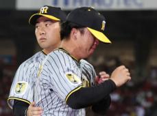 今季初の救援登板・村上が悔し涙…延長12回にサヨナラ打浴び