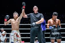 【ONE】武尊　8カ月ぶり復帰戦で涙の初勝利！ダウン奪われる激闘の末に2R逆転KO勝利