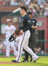 オリックス・吉田輝星が右肘の違和感で緊急降板　浅村に死球を当てた直後に自身の方が降板