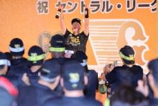 巨人・岡本和　両リーグトップ21度目V打！個人の成績よりチームの勝利　寡黙な主将が流した涙