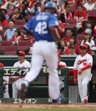 広島　歴史的屈辱…球団ワースト更新の月間20敗目　巨人V胴上げから一夜、2度のリード守れず