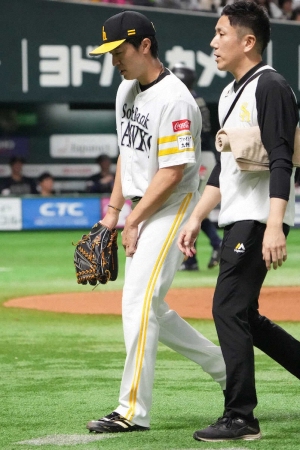 ソフトバンク今季90勝王手！　19歳・前田悠伍の黒星消えるも43歳・和田毅が緊急降板の明暗