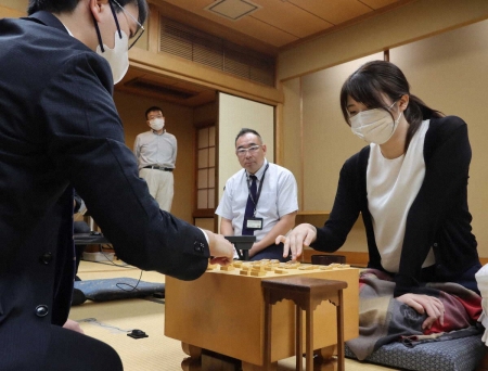 初の女性棋士目指す西山朋佳女流3冠、第2局で敗れ1勝1敗「精度の低い手を重ねて…」　棋士編入試験