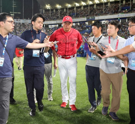 広島・新井監督「全部終わってから…」　4位確定でCS完全消滅でも、残り2試合に全力投球