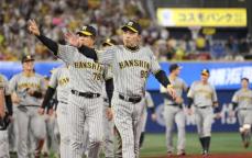 阪神がCS前哨戦快勝　雨上がりのハマスタに惜別の「オカダコール」　2年連続日本一で花道だ