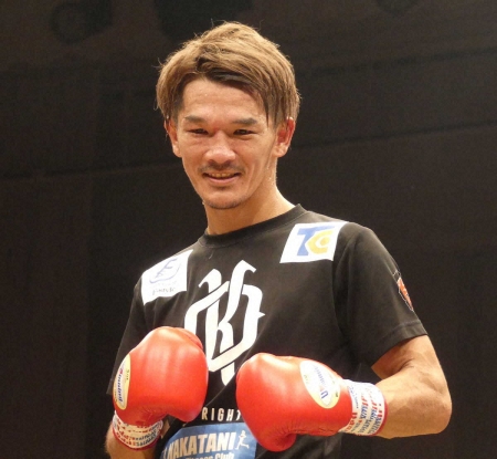 元世界王者・尾川堅一　最初のワンツーでダウン奪う　4回KO勝ち　世界再挑戦へ「どんな形でも獲りたい」