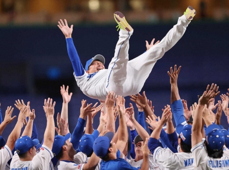 引退試合の中日・田島　スプリットで涙の三振締め「本当に幸せ。最後は自分が生かされてきた決め球で」