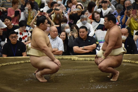 【秋巡業金沢場所】八角理事長が見守る「御前稽古」で今巡業初の大関申し合い　大の里は4勝3敗