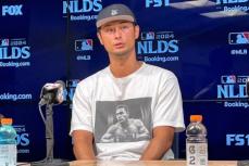 ダルビッシュ　会見で義兄・山本“KID”さんのTシャツ着用して対応　質問した米記者に自ら英語で説明