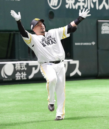 ソフトバンクが先勝　山川がパ2冠王の底力をいきなり全開!!　決勝打からのトドメ弾