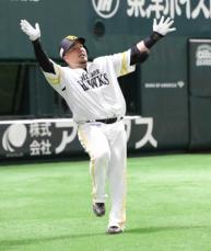 ソフトバンクが先勝　山川がパ2冠王の底力をいきなり全開!!　決勝打からのトドメ弾