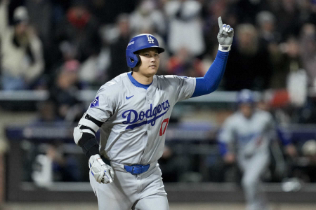 大谷翔平の一発にMLBも驚き「ボールを別の惑星まで飛ばす」FOX「あのボールをアッパーデッキまで…」