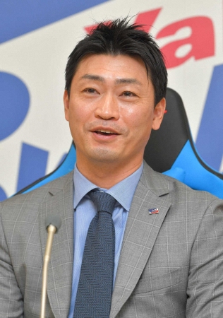 青木宣親氏「さらにスケールの大きな選手になってほしい」　引退会見で号泣した村上宗隆へ熱いメッセージ