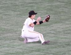 勝利導いた巨人・門脇の超ビッグプレー　滑り込み捕球から回転本塁送球…一切の無駄なし