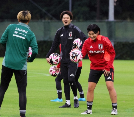 なでしこ　佐々木監督代行　内田篤人コーチに太鼓判「フレンドリーな雰囲気を醸し出すセンス素晴らしい」