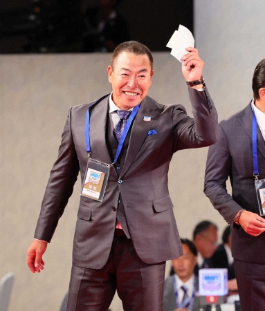 【ドラフト会議】中日・井上新監督、初のドラフトは「もう満点」　4球団競合の関大・金丸射止めた！