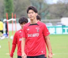 浦和DF佐藤瑶大「セットプレーで取れたら楽になる」　得点意欲　30日横浜戦DFホイブラーテン出場停止