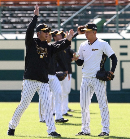 阪神・藤川監督　来季2年目「釣り」好き椎葉に説いた“釣り竿投法”のススメ