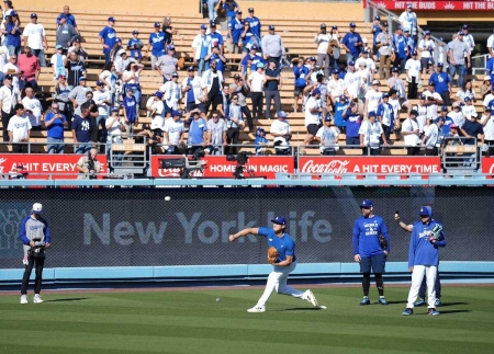 「煽られたい」大谷翔平が世界一決戦前に右手突き上げファン盛り上げ「楽しんでるなぁ」「煽り谷降臨」