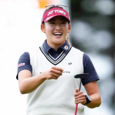 岩井千怜が単独首位浮上　初日2位の馬場咲希は17位後退　最終組がハーフターン