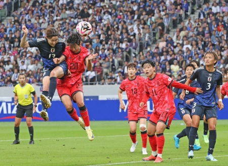 新生なでしこ　韓国に4－0完勝！内田篤人コーチ“秘策”ズバリ　8年ぶり指揮の佐々木監督代行笑顔