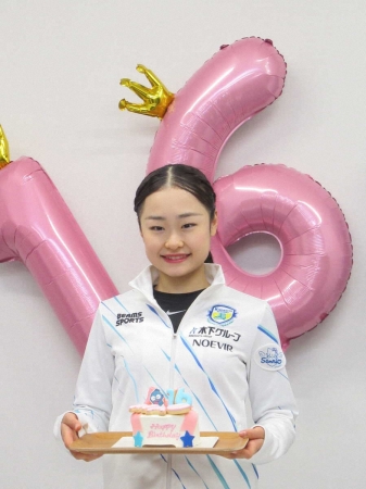 島田麻央、16歳誕生日で特製ケーキに笑顔「ピアスを開けてみたいのとネイルを…」