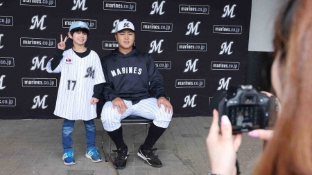 ロッテ　秋季練習の見学会で「2ショット写真撮影会」開催　抽選で各日180人