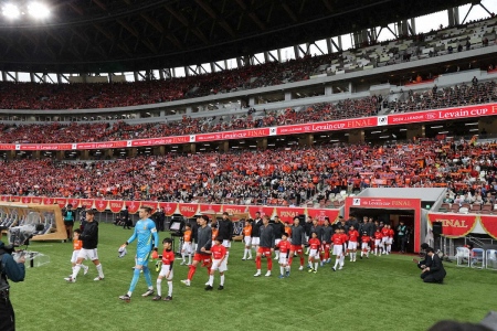 ルヴァン杯決勝名古屋VS新潟　小野伸二氏「熱気を感じますし、鳥肌立ってます」満員の国立競技場に興奮