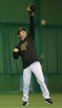 阪神・藤川監督が紅白戦のスタメン発表　今季中軸の佐藤輝と前川が2番　先発は伊藤将と門別　