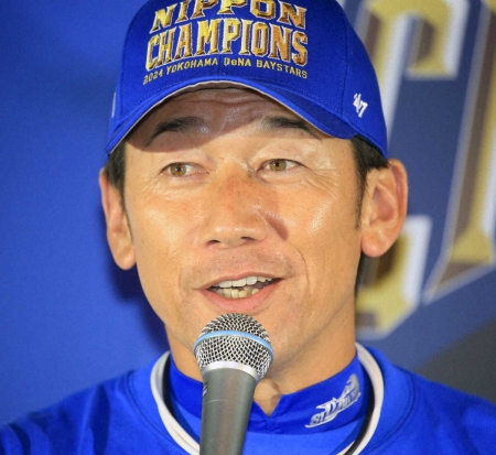 DeNA・三浦監督　優勝の瞬間は「うれしくてうれしくて震えてました」　涙一転、優勝会見では満面の笑み