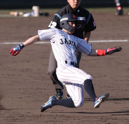 侍ジャパン「代走の切り札」五十幡が快足アピール　二盗成功→辰己の中越え三塁打で生還