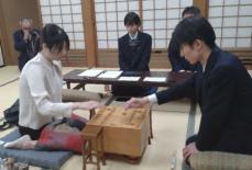 上野四段　棋士編入試験で西山女流3冠に勝利　四段昇段後1年でV2の新鋭は「意表を突かれ」ても冷静