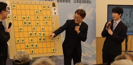 藤井王将、貫禄勝ち　新将棋会館で初の対局　国際トーナメント覇者に“角落ち”で完勝