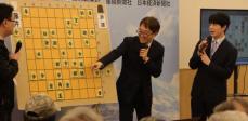 藤井王将、貫禄勝ち　新将棋会館で初の対局　国際トーナメント覇者に“角落ち”で完勝