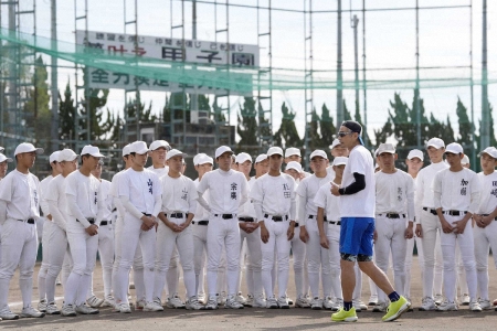 イチロー氏「僕も本気で来た」大阪の公立校・大冠を強烈指導　本気で打倒私立で甲子園を目指す“現実”説く