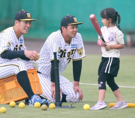 【内田雅也の追球】阪神が秋季キャンプ中に野球教室　愛される球団にするため、勝つこと以前にやる活動