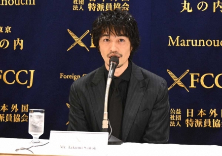 齋藤工　流暢な英語あいさつに拍手「英語力には限りが…ここからは日本語で」記念にネームプレート持ち帰る